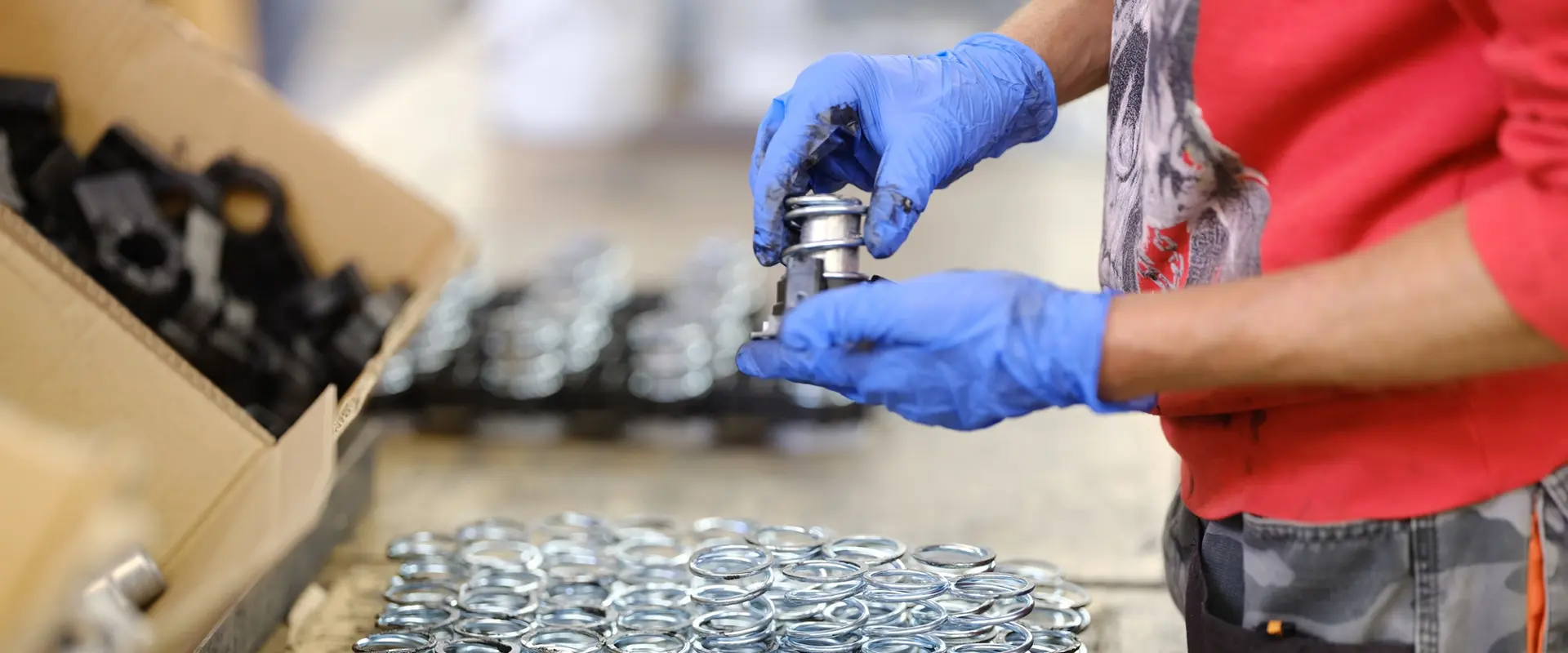 Montage von Metallteilen